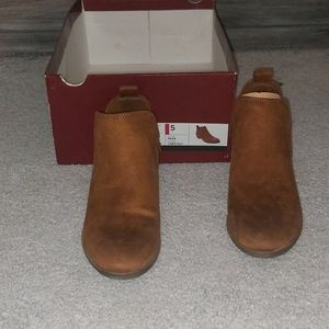 New Chestnut‎ booties